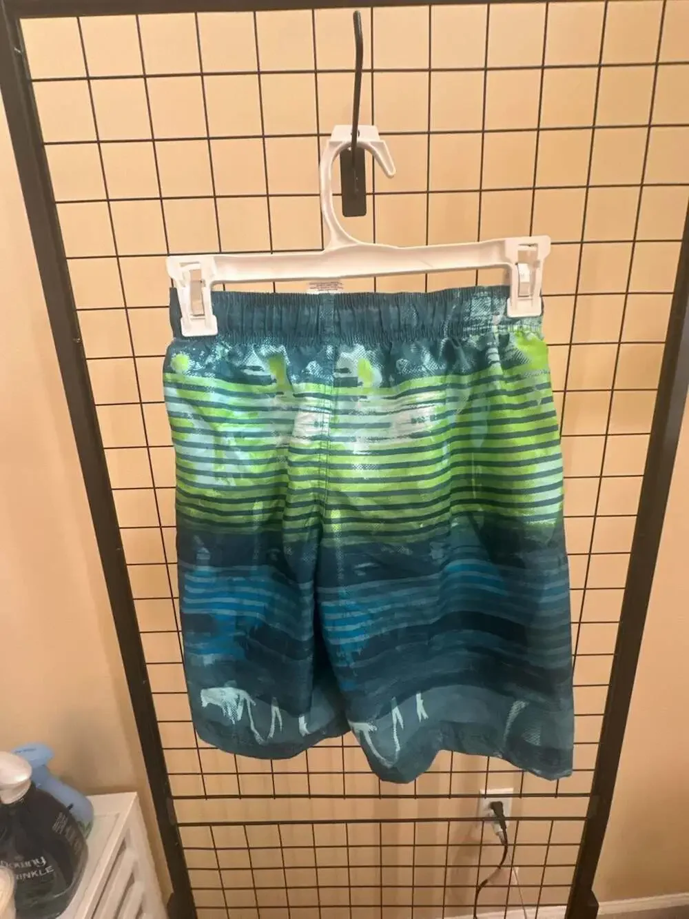 Under Armour Boys Striped Swim Trunks Size YMD (Medium)